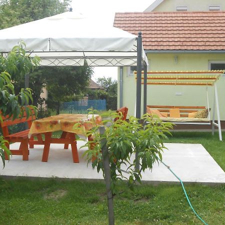 Nóra Apartman Balatonfuzfo Exterior foto