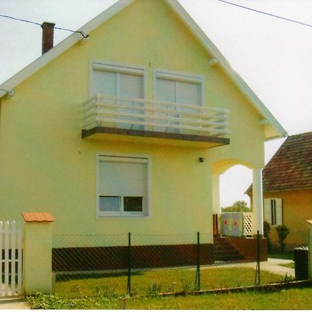 Nóra Apartman Balatonfuzfo Exterior foto