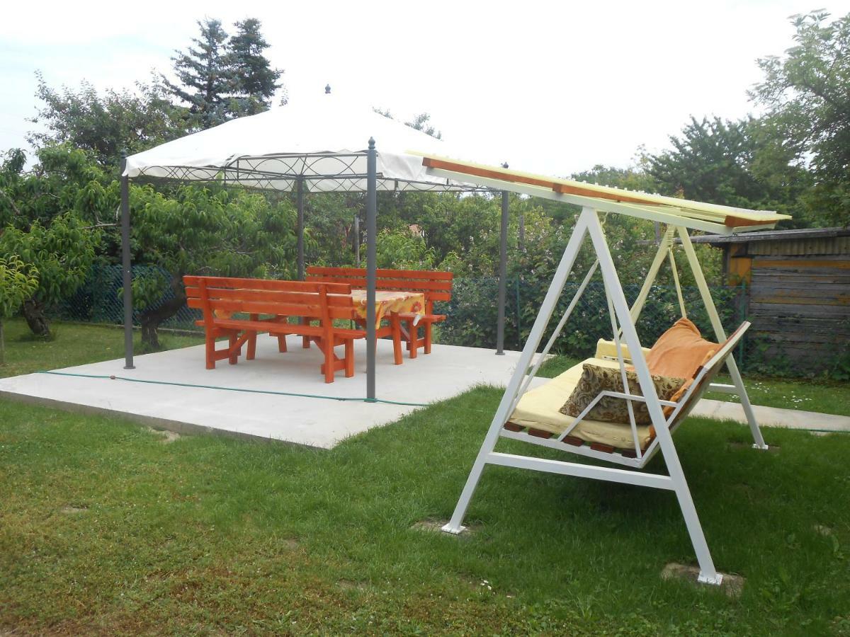 Nóra Apartman Balatonfuzfo Exterior foto
