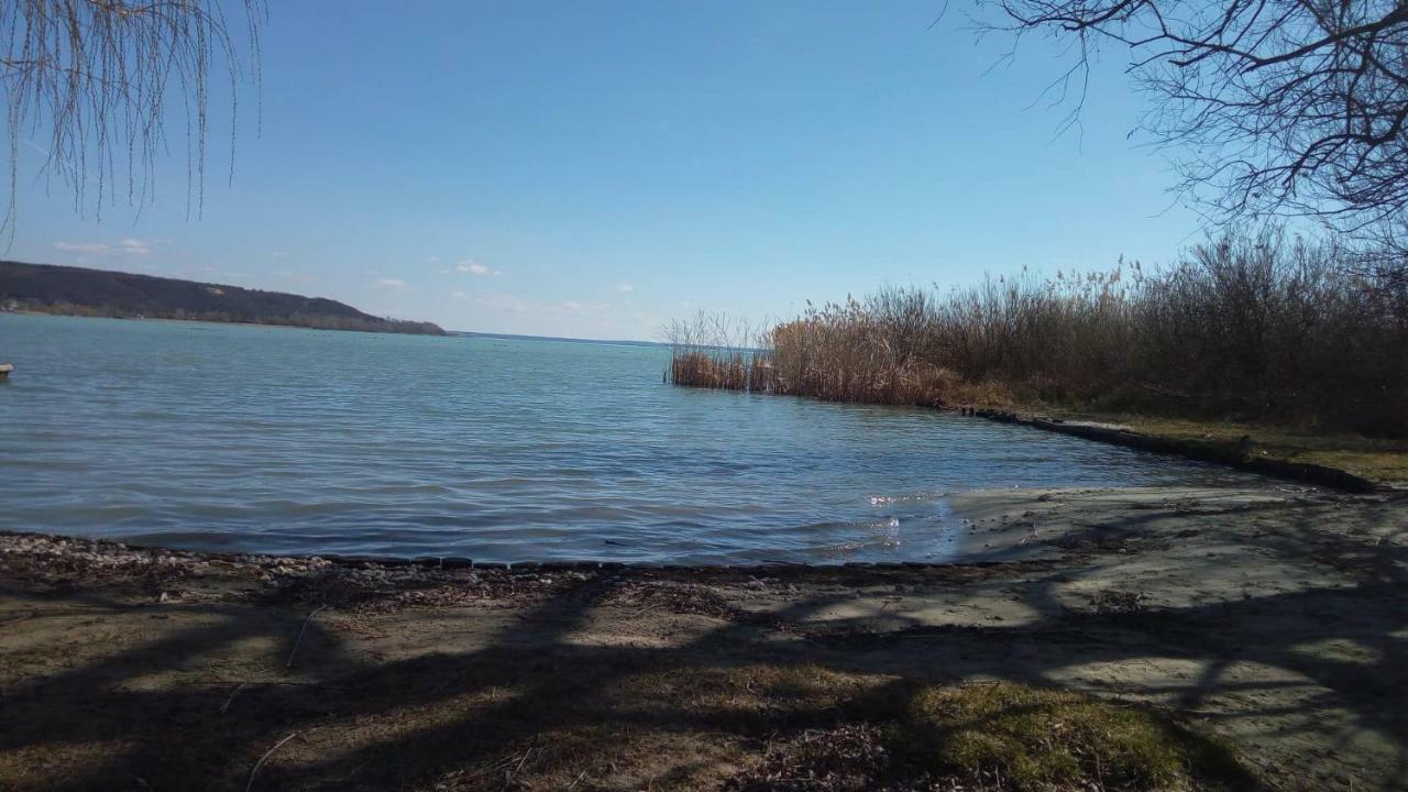 Nóra Apartman Balatonfuzfo Exterior foto